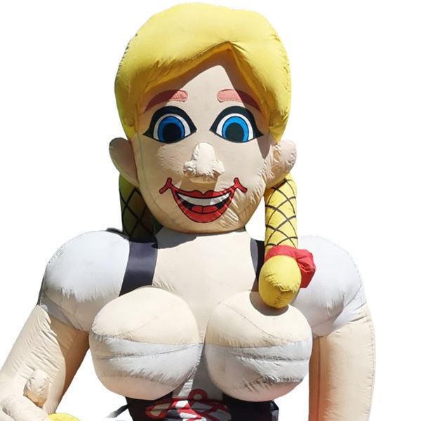 Opblaasbare Sarah / Tiroler/ Tiroler Pop Heidi van maar liefst 4 mtr hoog! Opblaasbare Sarah / Tiroler/ Tiroler Pop Heidi van maar liefst 4 mtr hoog!