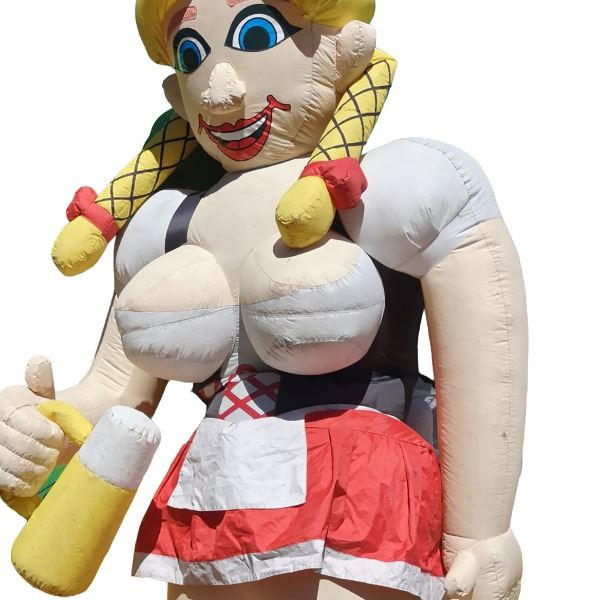 Opblaasbare Sarah / Tiroler/ Tiroler Pop Heidi van maar liefst 4 mtr hoog! Opblaasbare Sarah / Tiroler/ Tiroler Pop Heidi van maar liefst 4 mtr hoog!
