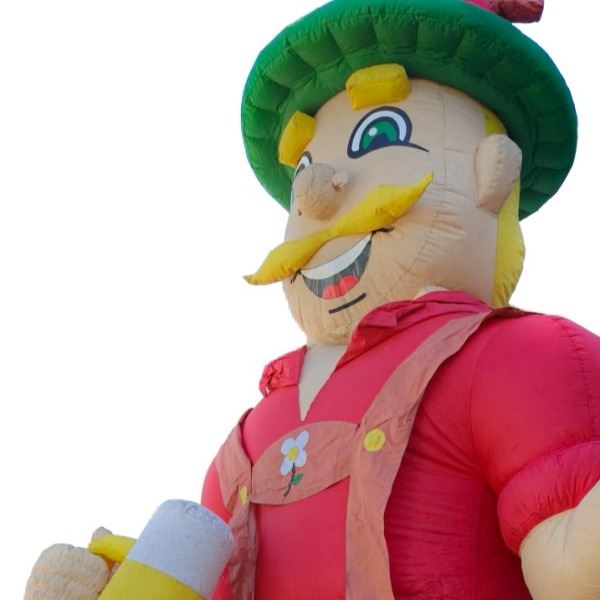 Tiroler pop / Tiroler  Abraham opblaasbaar van maar liefst 4 mtr. hoog.