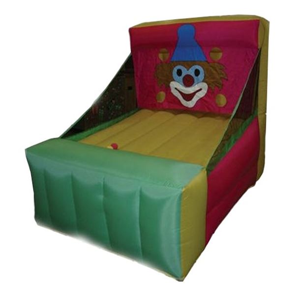 Clown gooien Gooi de ballen door de gaten.