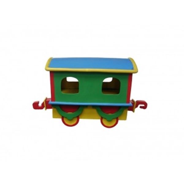 Wagon leuk als decoratie samen met de locomotief en platte wagen een hele trein.