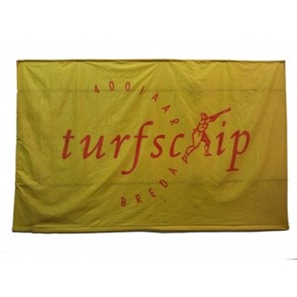 Vlag Turfschip van Breda met de afm. 1,4 x 2,15 mtr. Kan in een vlaggenmast tot 7 mtr maar ook als decoratie heel geschikt.