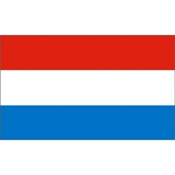 Vlag Luxemburg. Is een z.g.n. kleine gevel vlag met de afm. 1 x 1,4 meter ook als decoratie te gebruiken.