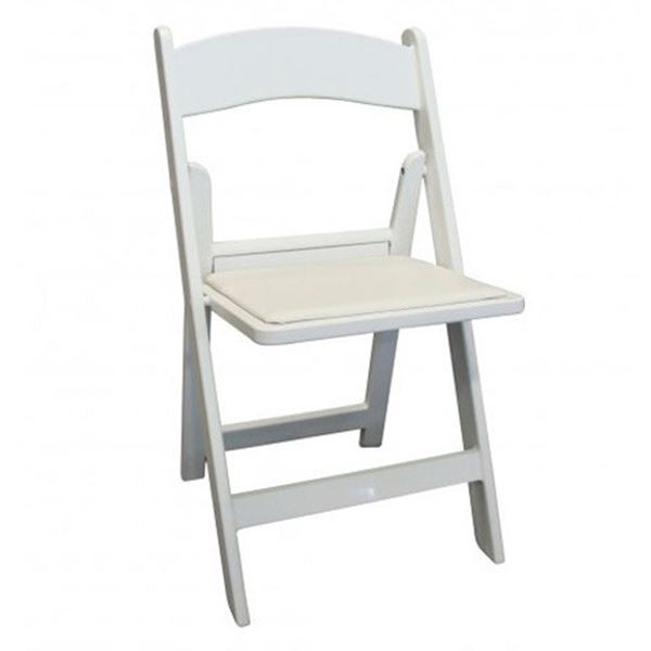Witte stoel zeer geschikt voor bruiloften e.d.