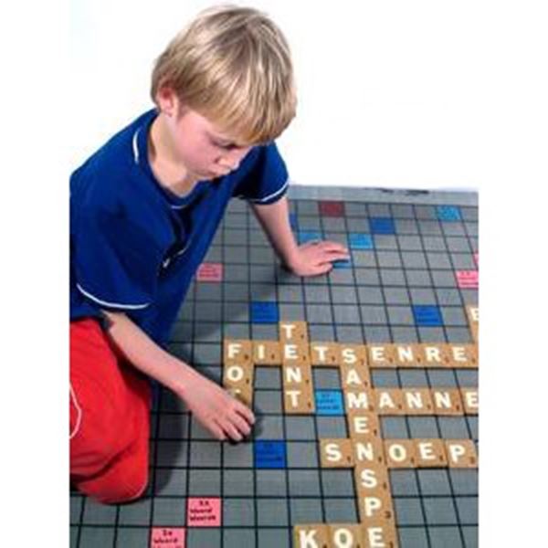 Reuzen scrable spel afm. 1 x 1 meter.