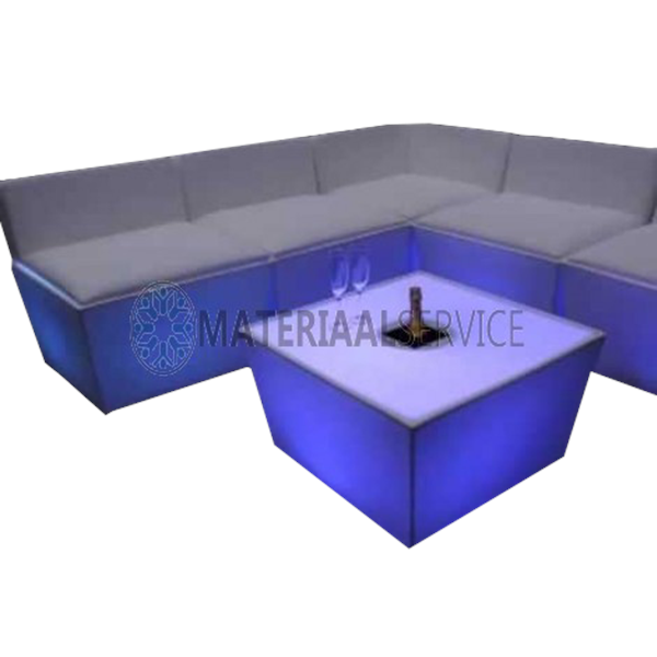 Loungeset Conic Square 6 delig kan als extra met RGB led verlichting uitgebreid worden.